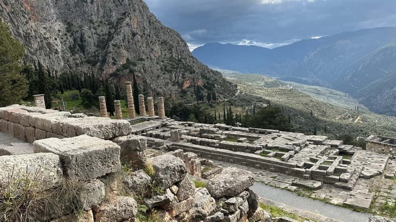 Delphi Navel Of Earth Hosios Loukas Full Day Private Tour - Hosios Loukas: Middle Byzantine Power in a Walled Monastery