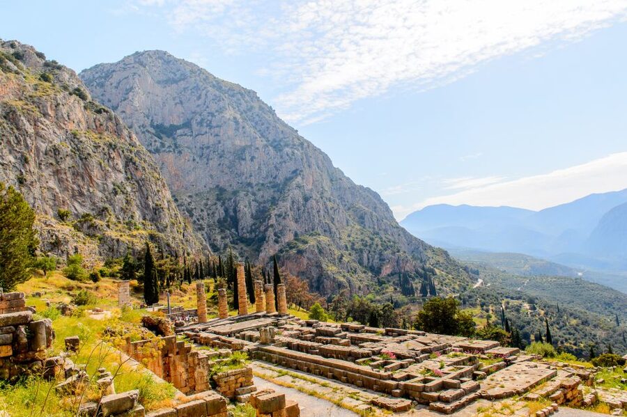 Delphi: Private Day Tour from Athens with Luxurious Vehicle - Delphi Archaeological Museum: the statues that make the site click