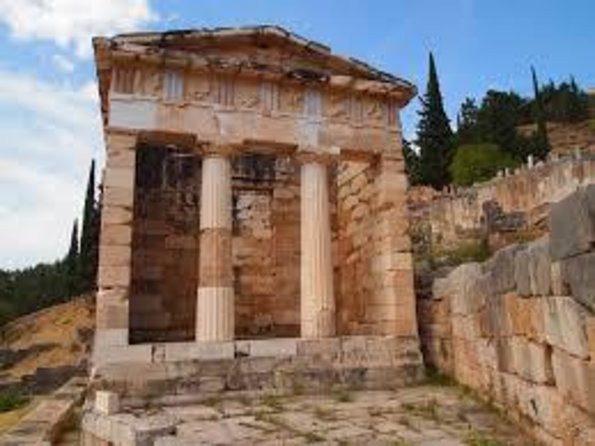 Delphi & Thermopylae Full Day Private Tour from Athens - Arachova Village: shops, cafes, ski town charm, and a viewpoint