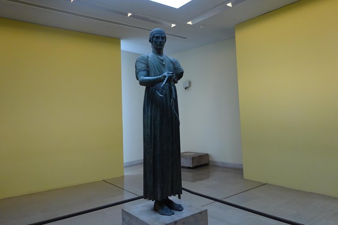 Delphi with Professional English Guide and Transportation - The guide experience: Why English commentary matters, and where it can vary