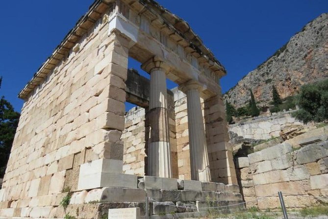 Delphi with Professional English Guide and Transportation - Getting there smoothly: Meeting point, timing, and the bus ride reality