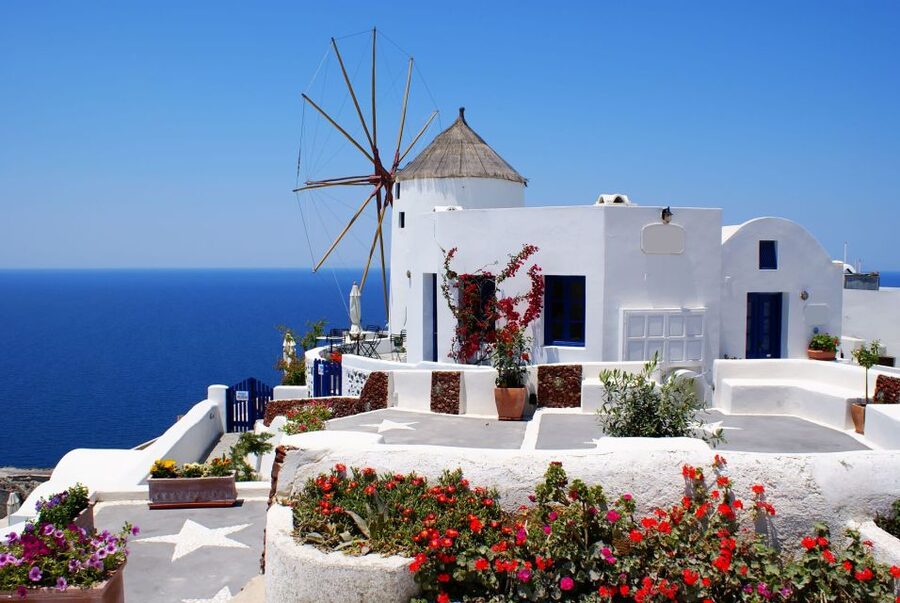 From Athens: 2-Day Santorini and Mykonos Trip - Mykonos Town free time and beaches: how to make it feel like a real day