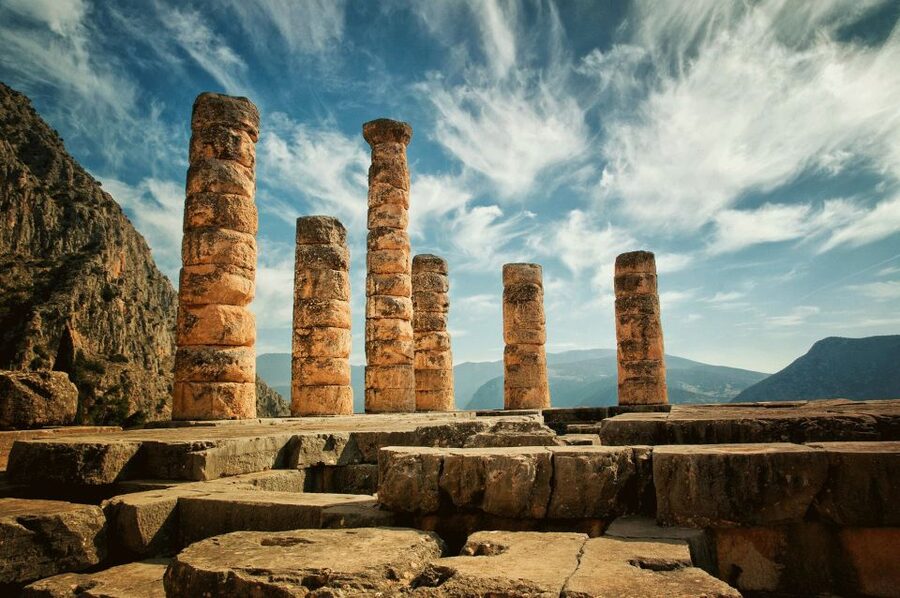 From Athens: 2 Days Meteora, Thermopylae & Delphi Tour - Athens to Kalambaka: starting at Larissis and landing in Meteora by midday