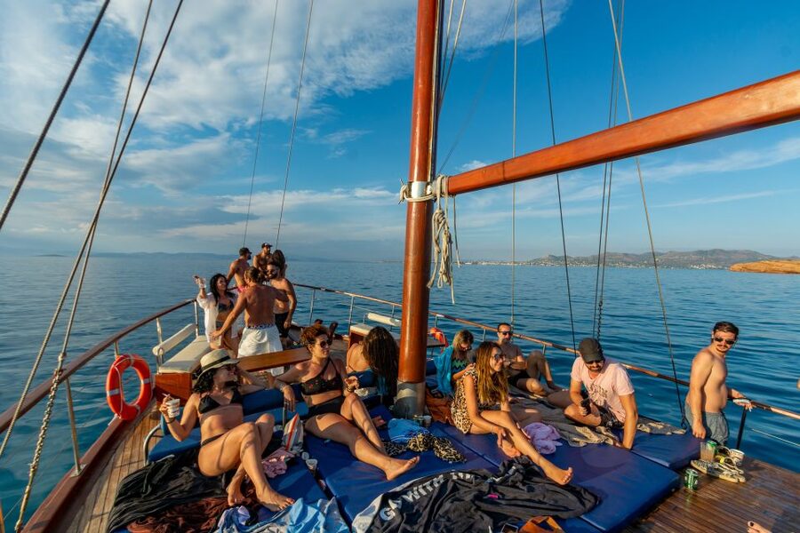 From Athens: Aegina, Agistri and Metopi Day Cruise w/ Lunch - Aegina Island: Alleyways, Shopping, and Pistachio Flavor