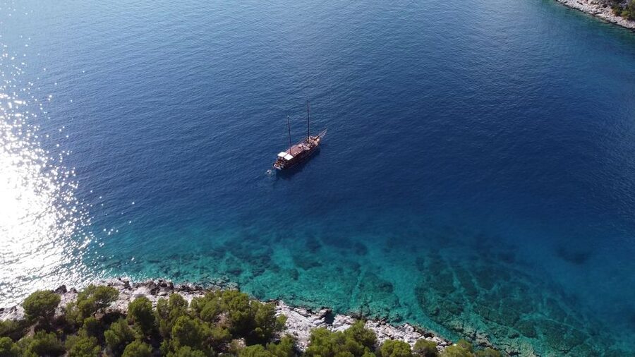 From Athens: Aegina, Agistri and Metopi Day Cruise w/ Lunch - Food, Drinks, and On-Board Hospitality: What You Should Expect