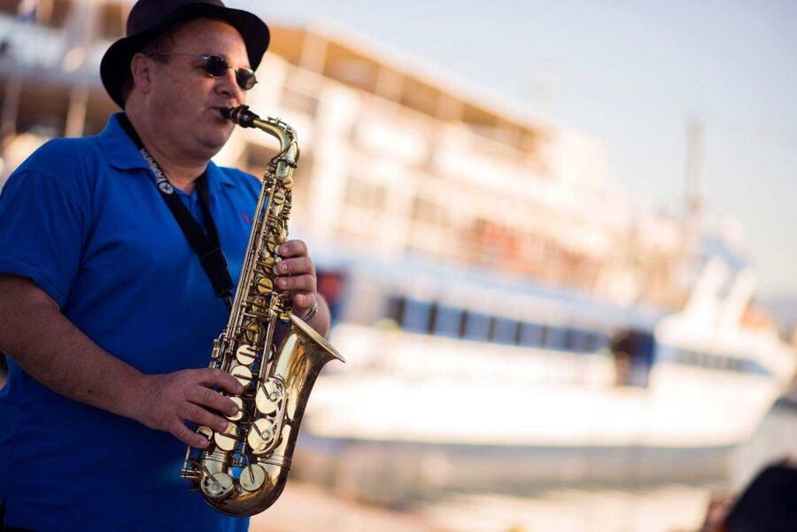 From Athens: Day Cruise to Hydra, Poros & Aegina with Lunch - Lunch and Greek music on board: what makes the day feel worth it
