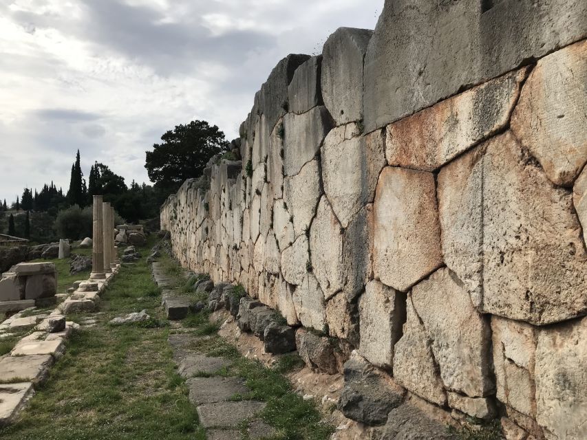 From Athens: Day Tour to Delphi - Sanctuary of Apollo and the Temple area: what you should focus on