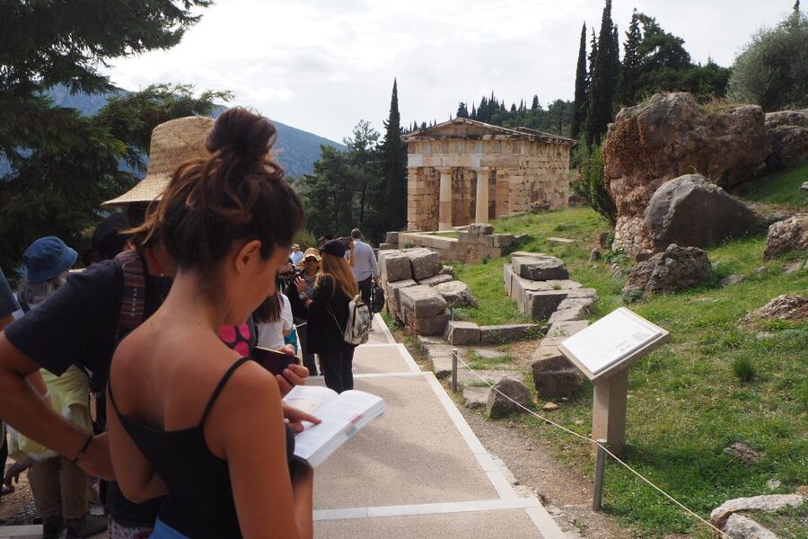 From Athens: Day Tour to Delphi - From Athens to Boeotia and Thebes, the ride is part of the lesson