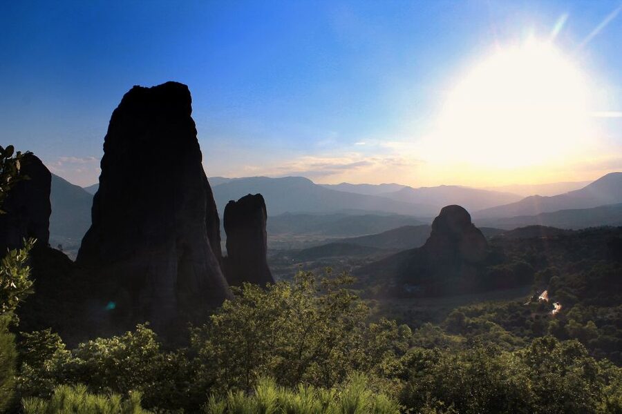 From Athens: Delphi and Meteora 2-Day Tour with Hotel - Athens to Delphi by coach: scenic route, frequent stops, and the Leonidas payoff later