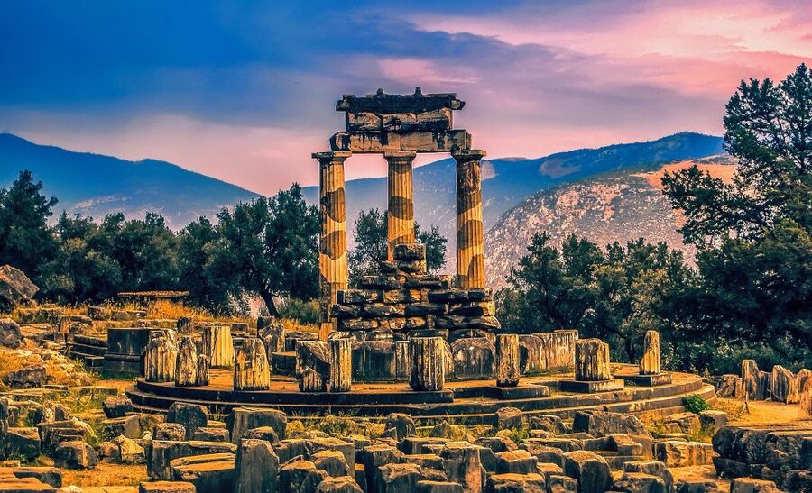 From Athens: Delphi and Meteora 2-Day Tour with Hotel - Meteora monasteries: dress rules, stairs, and choosing which monastery to feel