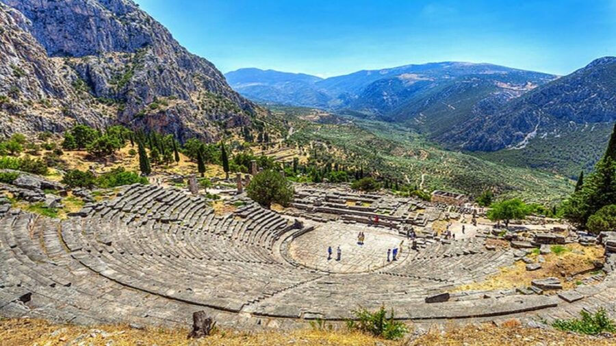 From Athens: Full-Day Delphi – Thermopylae Excursion - Arachova stop: a short breath before Delphi