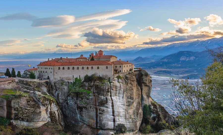From Athens: Meteora Full-Day Trip with Guide on Luxury Bus - Kastraki lunch break, where the day slows down