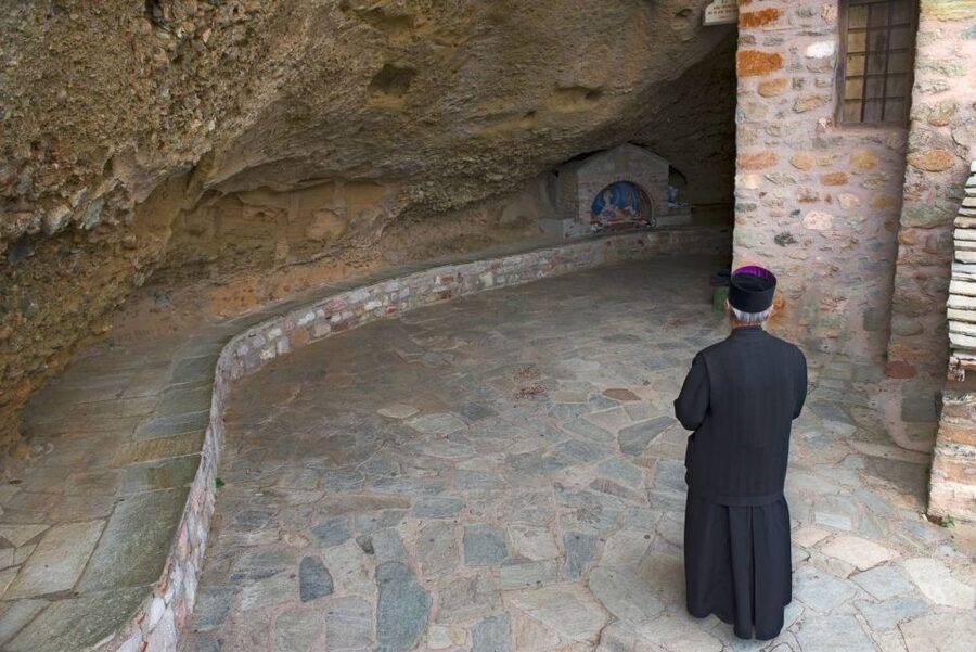 From Athens: Meteora Monasteries and Hermit Caves Tour - Guided Meteora circuit: 6 monasteries seen, 3 entered