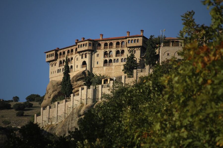 From Athens: Meteora Train Trip with Overnight Stay - What to pack and wear for Meteora stairs and strict dress rules