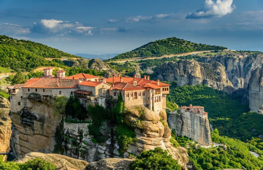 From Athens: Meteora Train Trip with Overnight Stay - Day one: Athens to Kalambaka by train, then sunset on the rocks