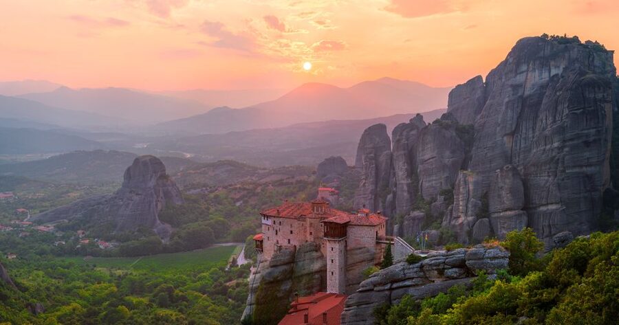 From Athens: Private Full-Day Meteora and Kastraki Tour - Kastraki village lunch and free time: where the day gets human