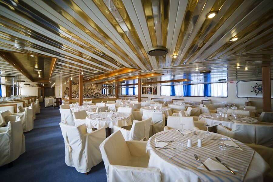 From Athens: Saronic Islands Full-Day Cruise with VIP Seats - Food and Drinks: How the Included Lunch Keeps Your Day Comfortable