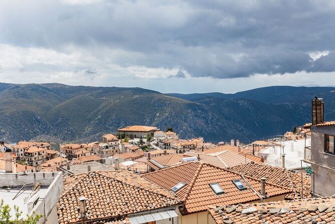 From Athens: Small-Group Delphi, Museum & Arachova Day Trip - On the road to Delphi: Livadia break and the Parnassus scenery