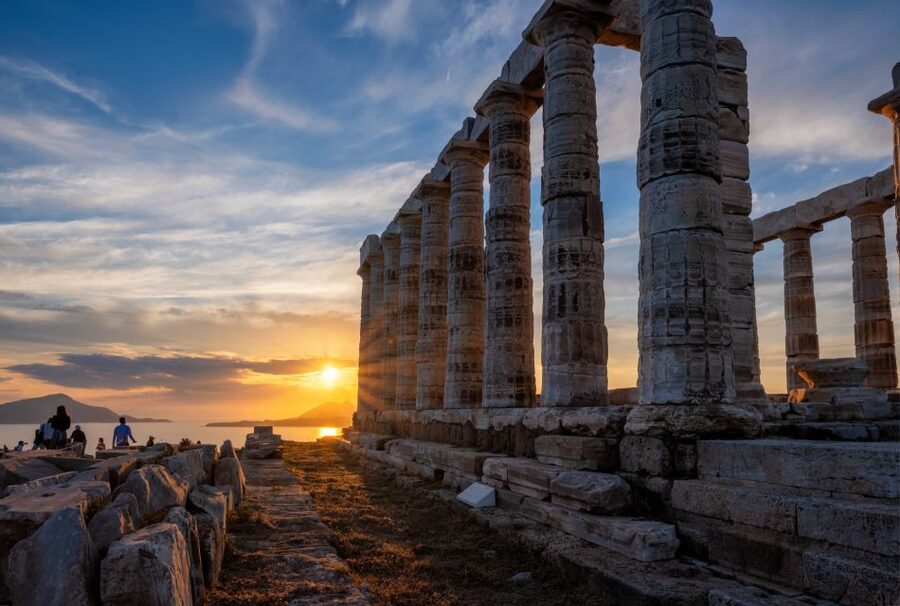 From Athens: Temple of Poseidon & Cape Sounio Half-Day Tour - Lake Vouliagmeni Stop: The Unusual Calm Before the Cliffs