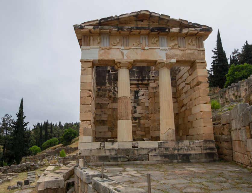 ''Full-Day Tour of Delphi-Monastery Hosios Loukas- Livadia'' - Arachova: photo stop meets handicrafts town energy