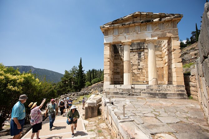 Historical Delphi One Day Tour with Arachova Stop & Expert Guide - Delphi Archaeological Museum: the artifacts that make the ruins make sense