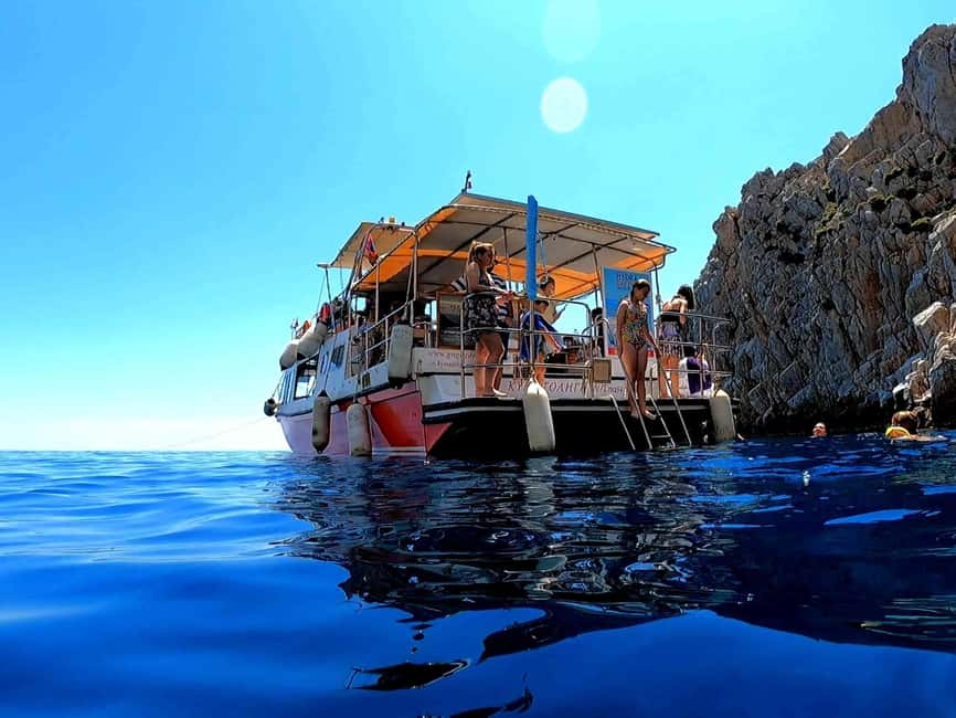 Hydra, Greece: Tour of the island by boat - Swimming stops and cliff views, when to bring your towel