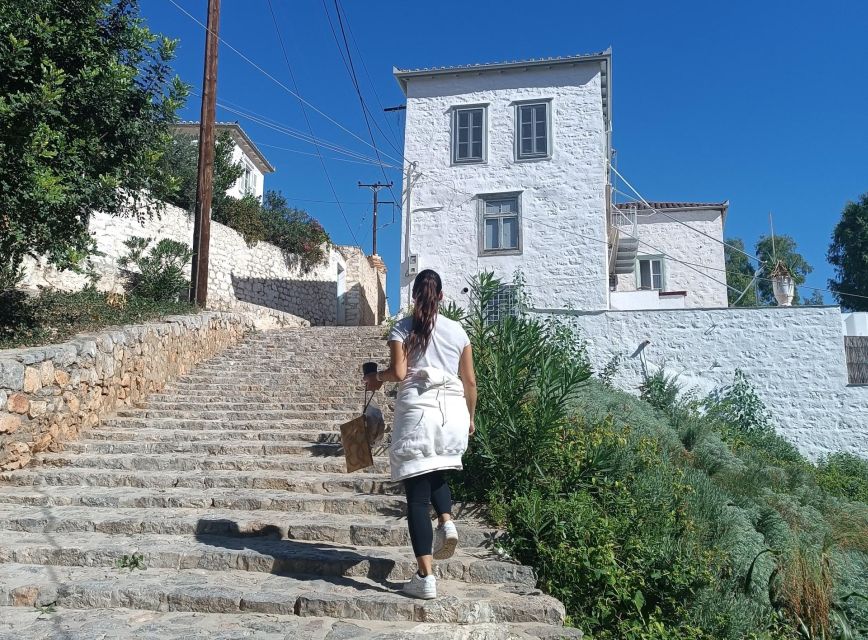 Hydra Island Private tour from Athens with your own guide - Lunch and drinks: how to eat well without turning it into a tourist trap