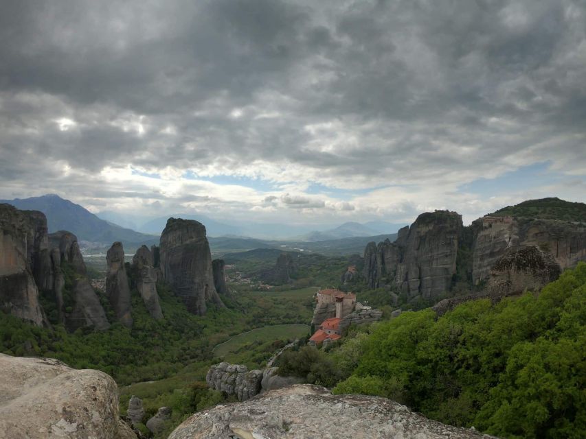 Kalabaka: Meteora Monasteries Minibus Tour with Photo Stops - Price and Value: What $34 Buys You in Meteora Time