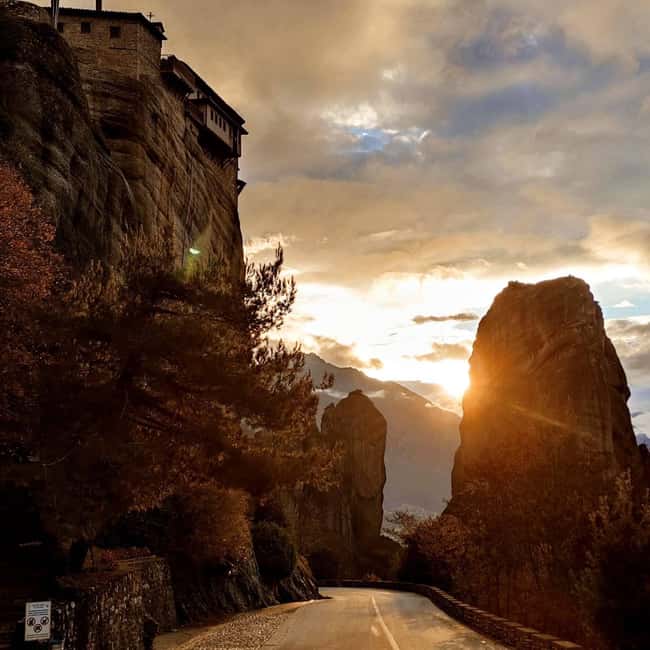 Kalabaka or Kastraki: Meteora Sunset Tour - Meteora Sunset in a Small Group, Not a Crowded Sprint