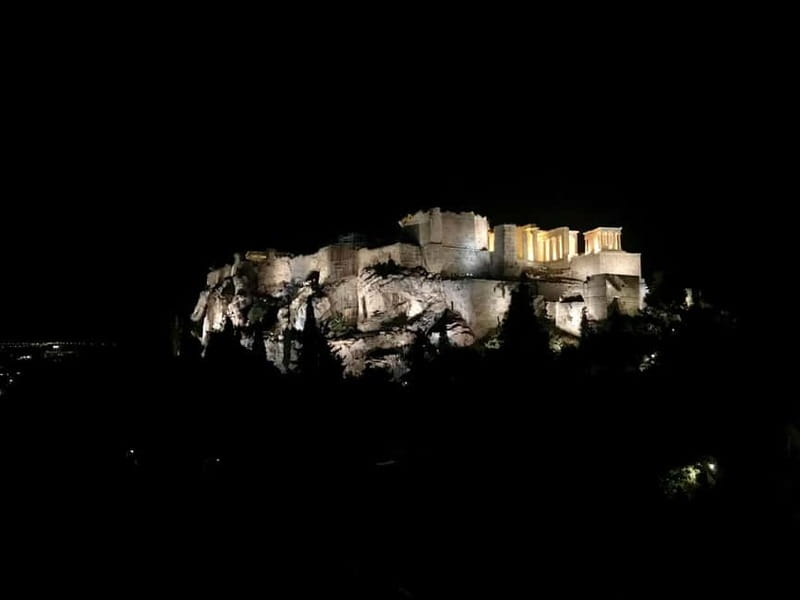 Magic Walk in Athens with Local Friends - Photo stop in Athens: the quick warm-up (about 15 minutes)