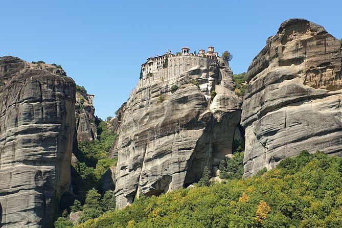 Meteora All Day Tour From Athens - Kastraki lunch and shopping, a smart reset after the stairs