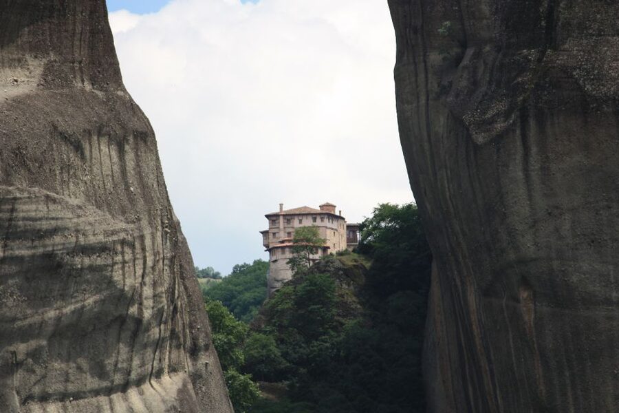 Meteora: Easy Hiking Adventure - From Kalambaka to Kastraki: how the minibus ride sets up the hike