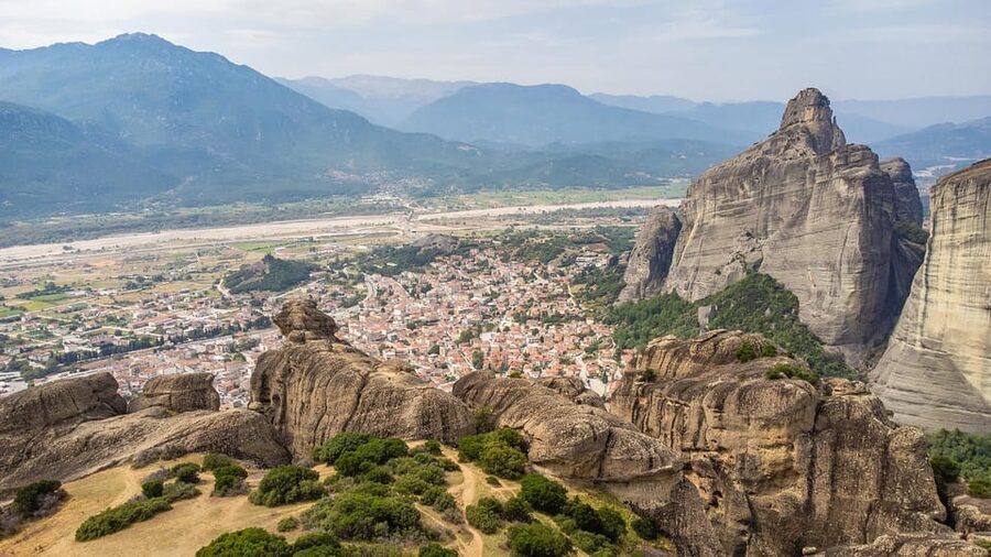 Meteora Monasteries "Byzantine Walks" From Thessaloniki - Kalambaka Lunch Break, Photo Stop, and Scenic Time