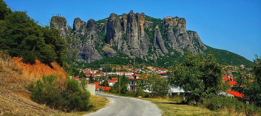 Meteora Monasteries: Full Day Tour from Athens - Monastery of St. Stephen: a first taste of cliffside life