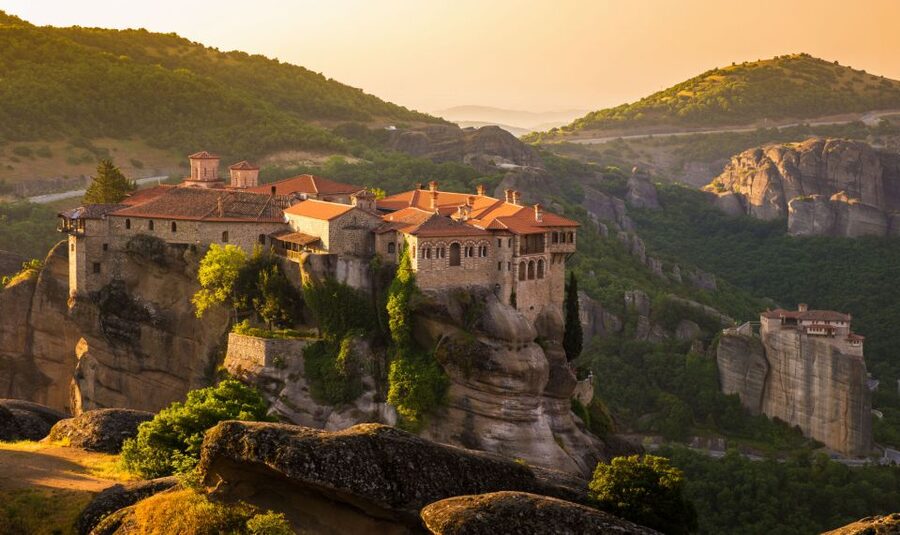 Meteora: Monasteries Tour, Lunch, and Athens Transfer Option - Lunch in Kalambaka: a real meal before the cliffs