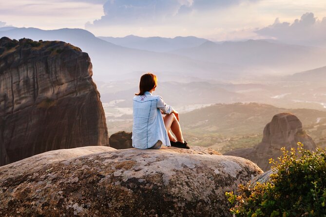 Meteora: Monasteries Tour with Lunch and Athens Transfer Option - Saint Nicholas Anapafsas and Roussanou: cliff logic and steep geometry