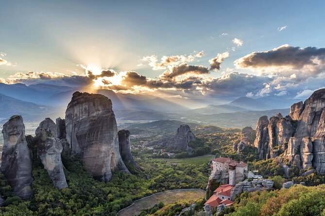 Meteora: Monasteries Tour with Lunch and Athens Transfer Option - The “six monasteries, three interiors” rhythm