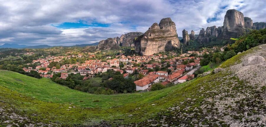 Meteora: Morning Monasteries Tour with Photo Stops - Hermit Caves and St. George the Mandilas: Why Meteora Started Here