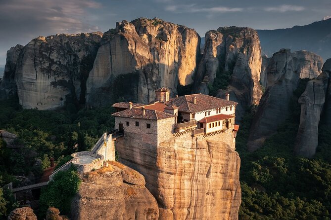 Meteora: Panoramic Morning Small Group Tour with Local Guide - Getting from Kalabaka or Kastraki to the rocks, without the stress