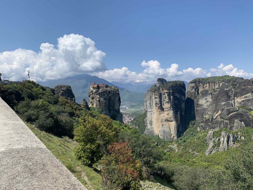Midday Tour in Meteora from Kalabaka's trainstation - Price and Value: $50.82 for a 4-Hour Meteora Plan