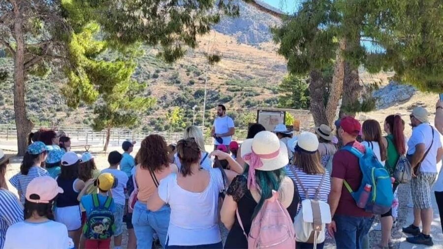 Náfplio: Private walking tour with a local tour guide - St. Spyridon and the Kapodistrias moment in a city of power shifts