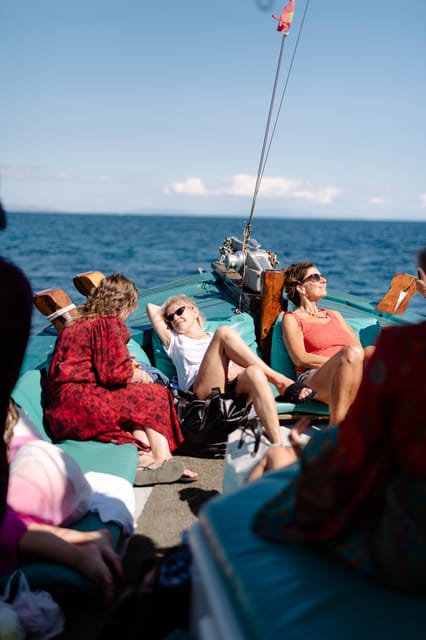Porto Rafti: Athens Cruise Tour with Mediterranean BBQ - Boat Comfort: Shade, Lounge Time, and the Crew’s Role