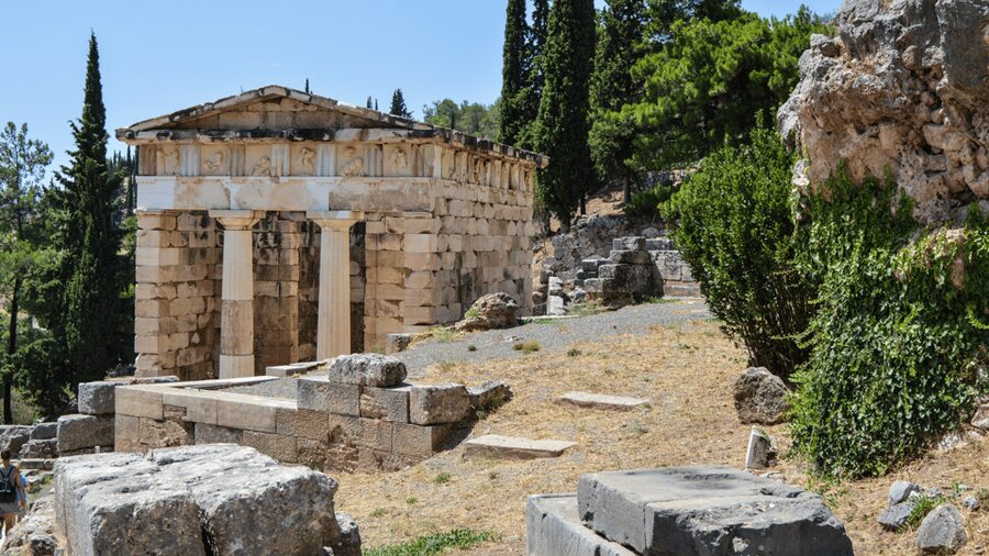 Private Luxury Tour: Delphi, Itea & the Charm of Galaxidi - Should You Book This Private Delphi, Itea and Galaxidi Day?