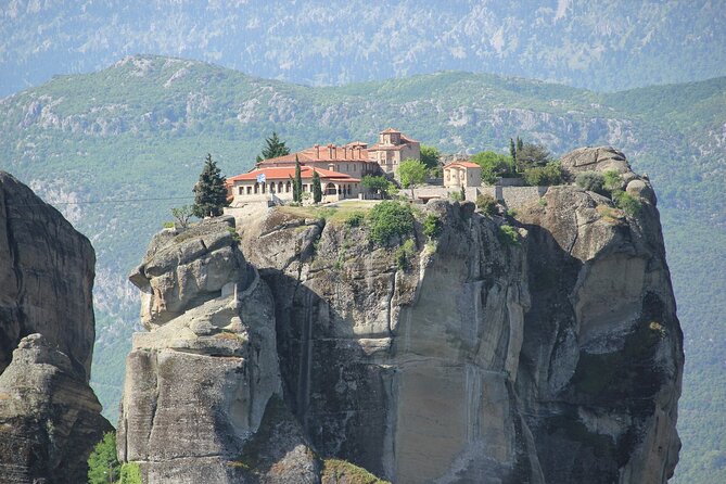 Private Tour to Monasteries of Meteora & Thermopylae from Athens - Getting to Meteora: Road Trip Rhythm and Photo Opportunities