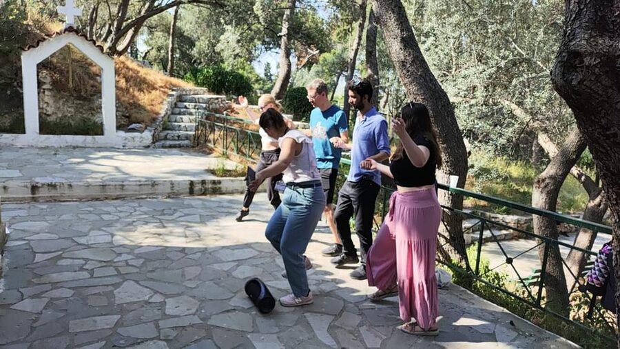 Steps to tradition: Greek traditional dances in Athens - Tips to make your 2.5 hours go smoothly
