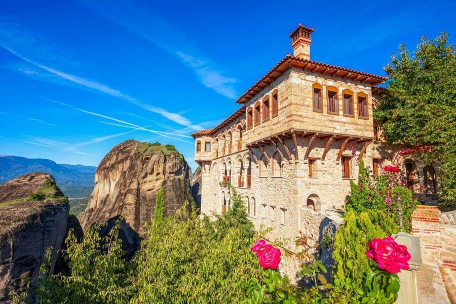 Thermopylae, Meteora and Delphi Full Day Tour - Kalabaka coffee break and the Arachova stone village photo stop