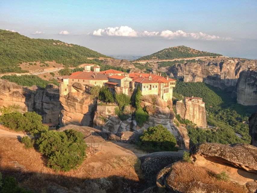 Thermopylae, Meteora and Delphi Full Day Tour - Distomo and quick stops that keep the story moving