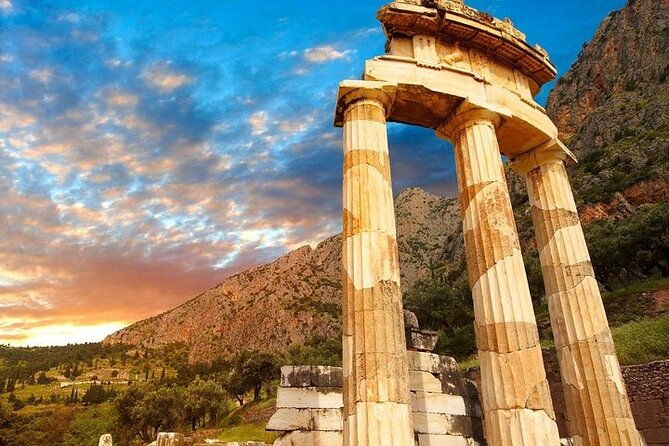 Thermopylae The battle of the 300 Spartans & Delphi Day Tour - Lunch Over the Caldera, Plus Arachova for Shopping and a Change of Pace